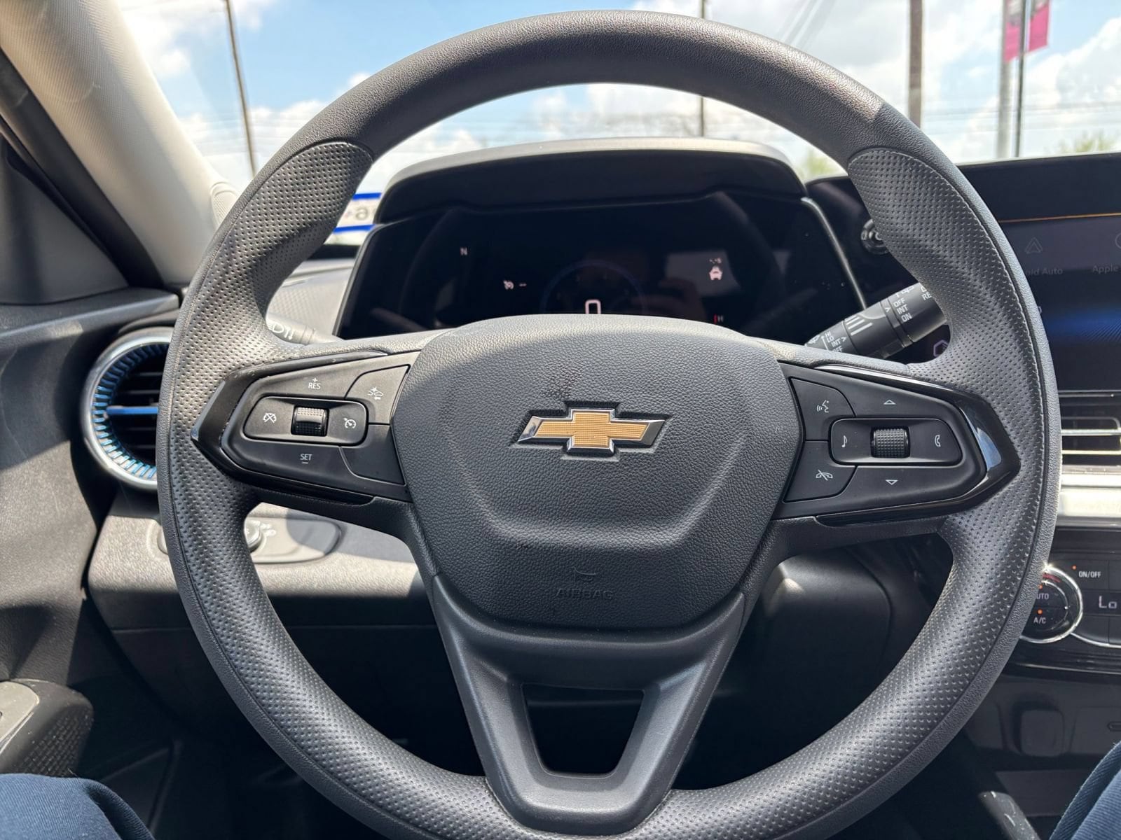 Thumbnail: 2025 Chevrolet Trax - 27