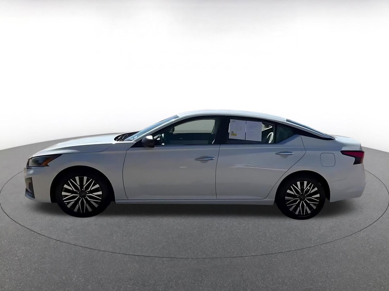 Thumbnail: 2025 Nissan Altima - 9