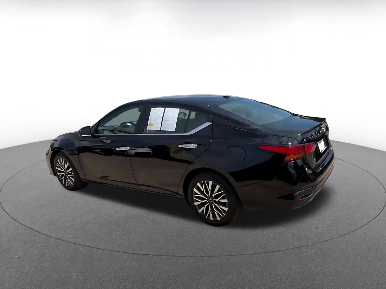 Thumbnail: 2025 Nissan Altima - 10