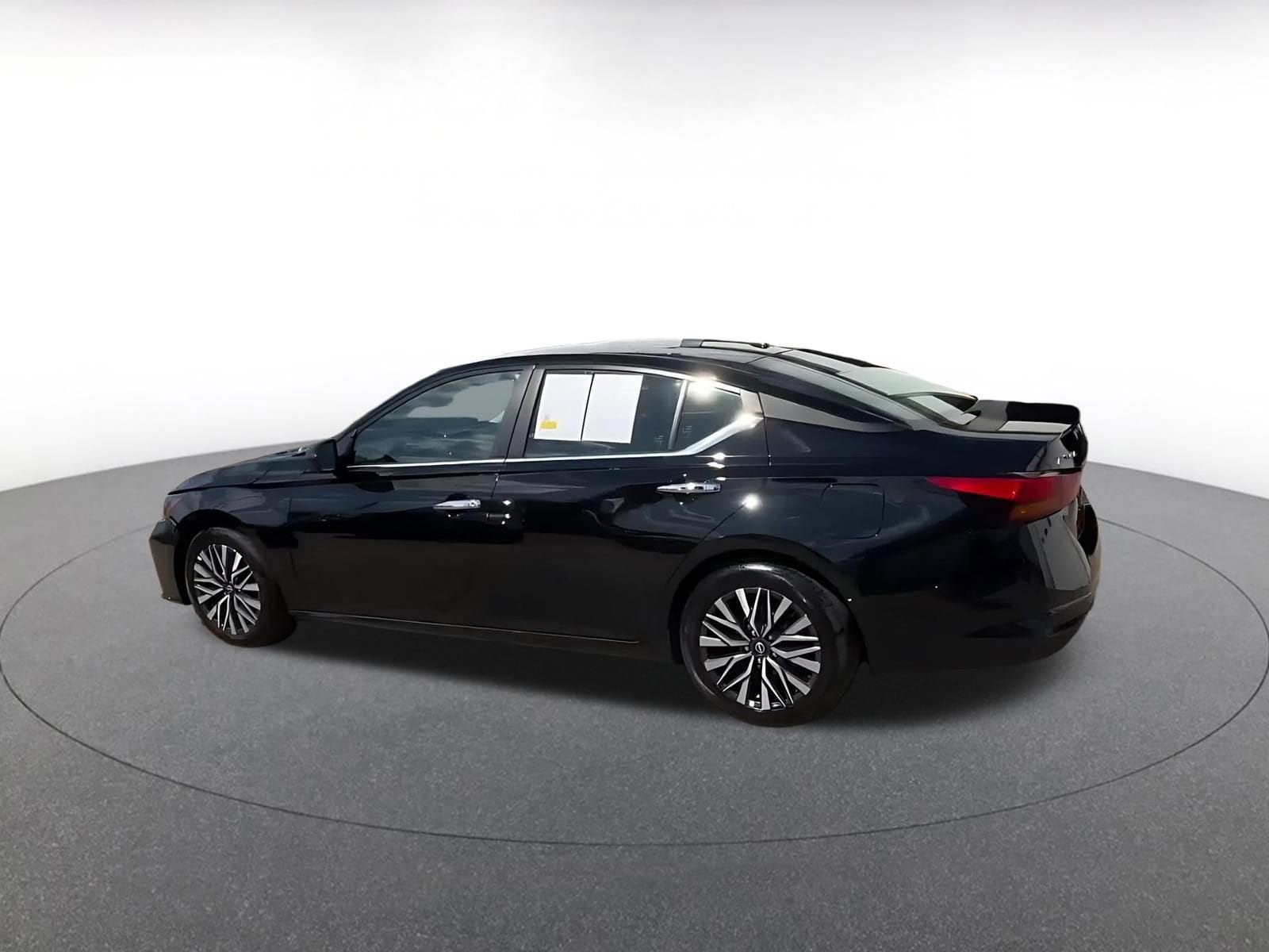 Thumbnail: 2025 Nissan Altima - 9