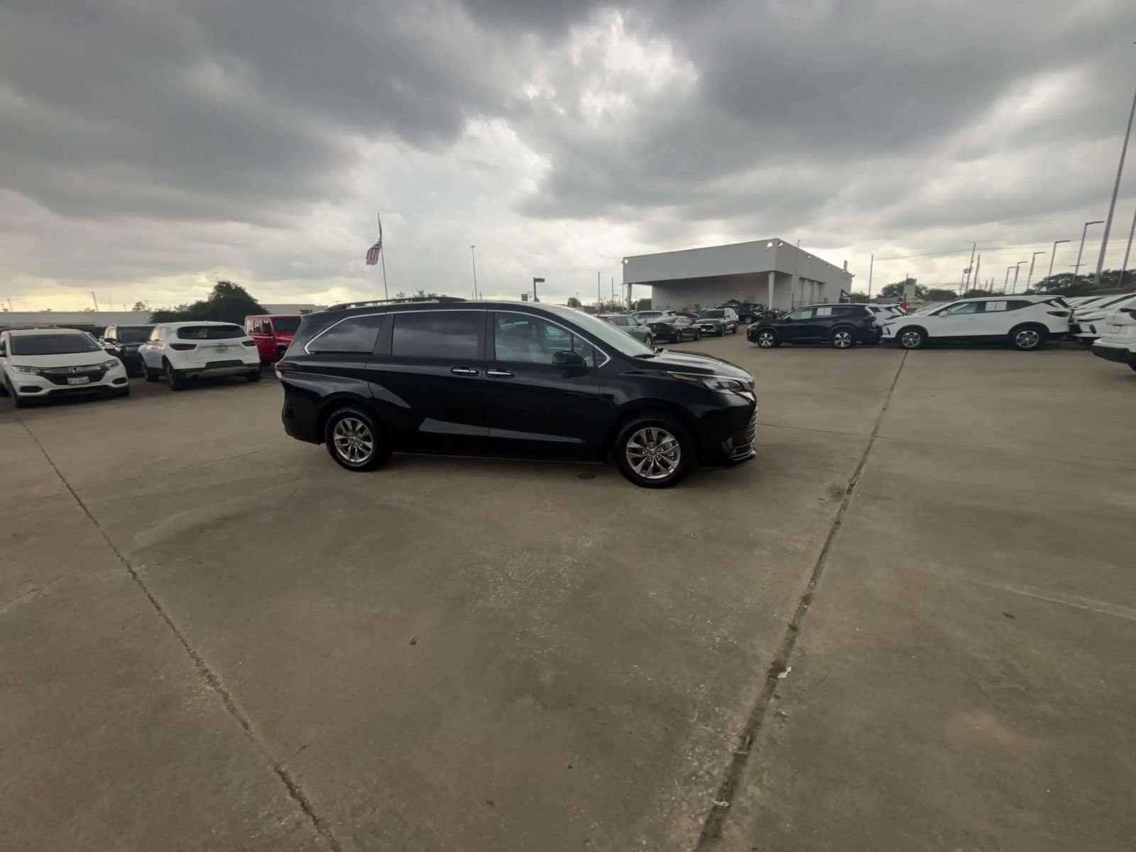 Thumbnail: 2025 Toyota Sienna - 15
