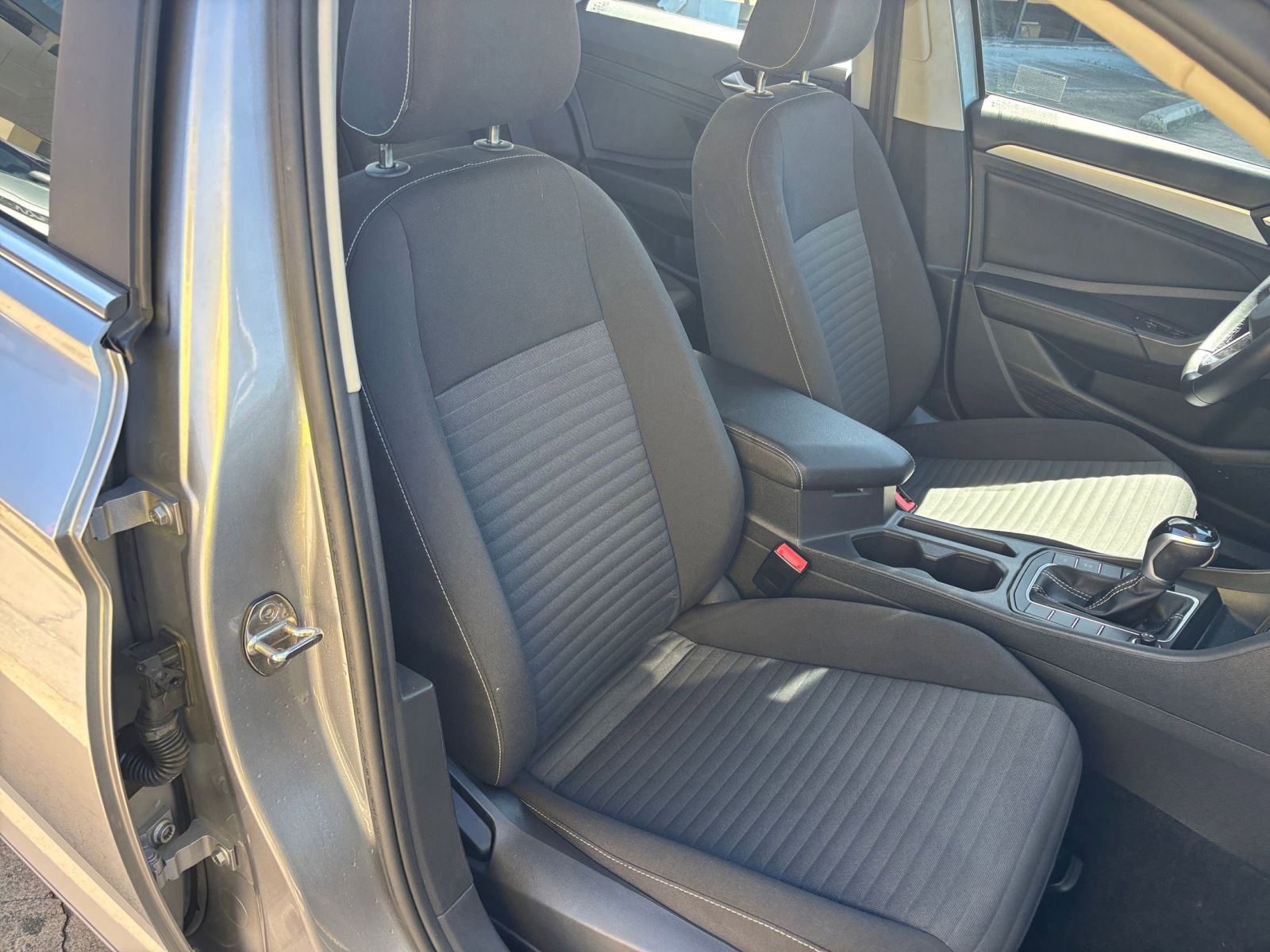 Thumbnail: 2025 Volkswagen Jetta - 34