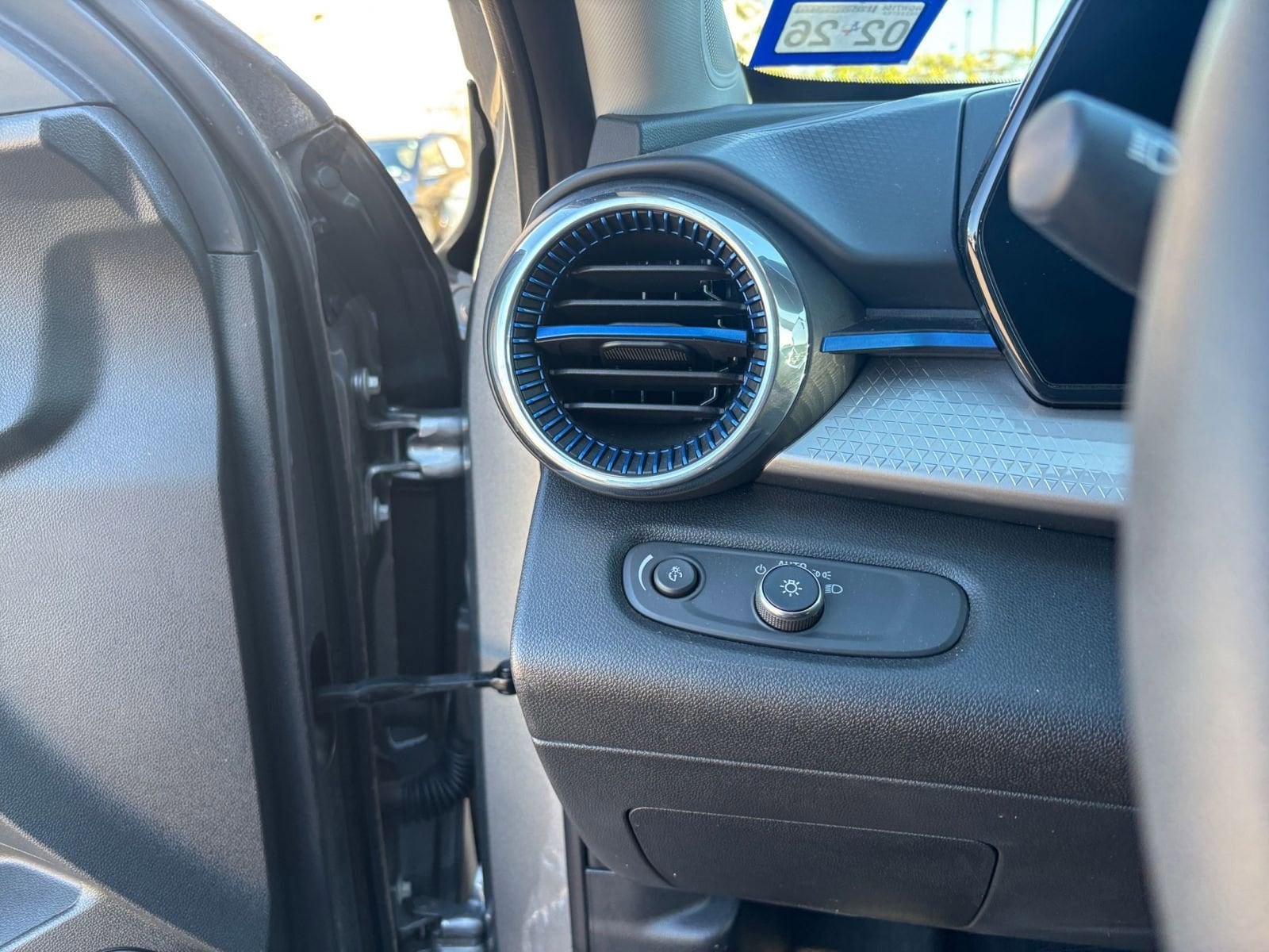 Thumbnail: 2025 Chevrolet Trax - 32