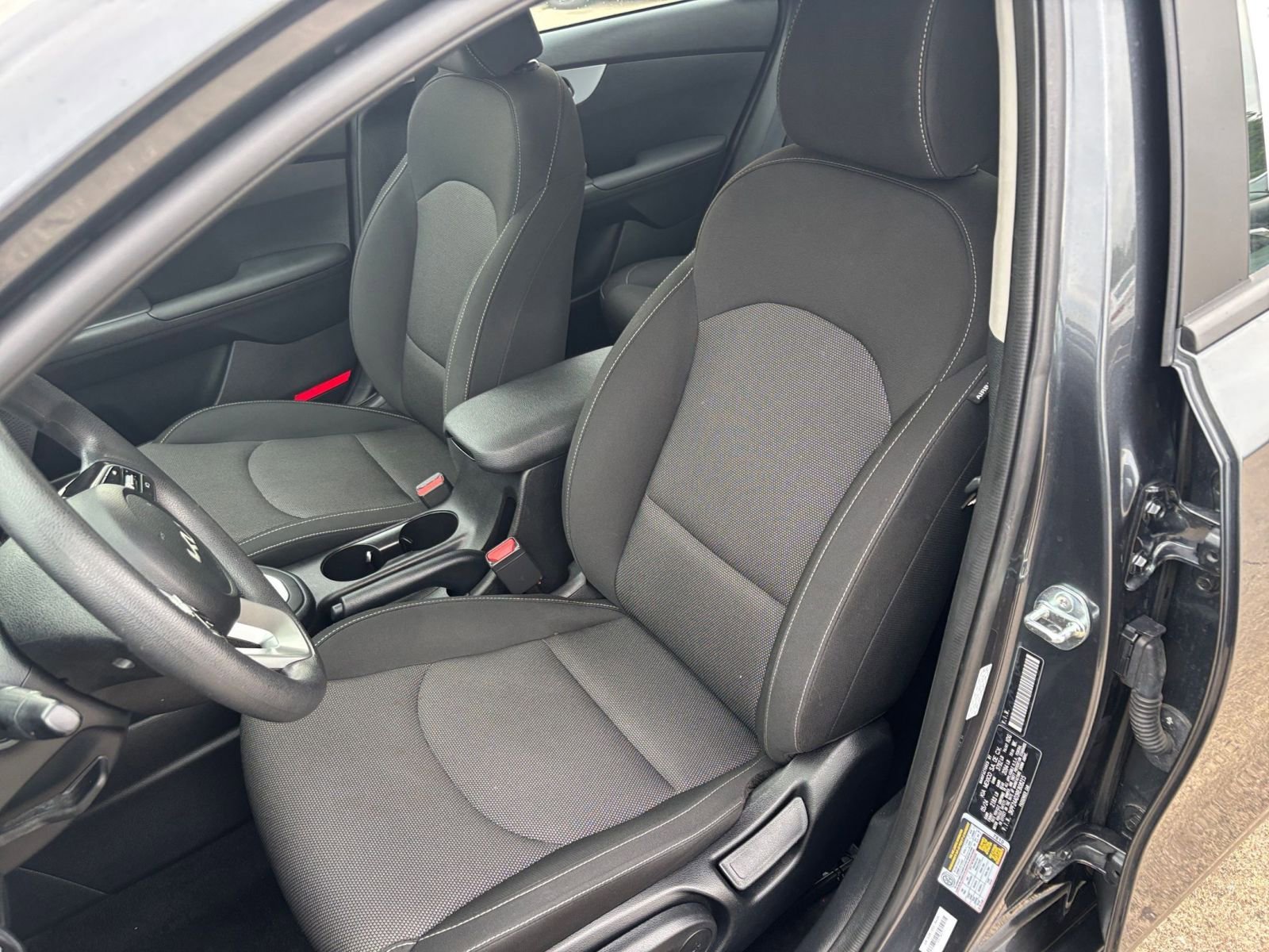 2024 Kia Forte LXS 29
