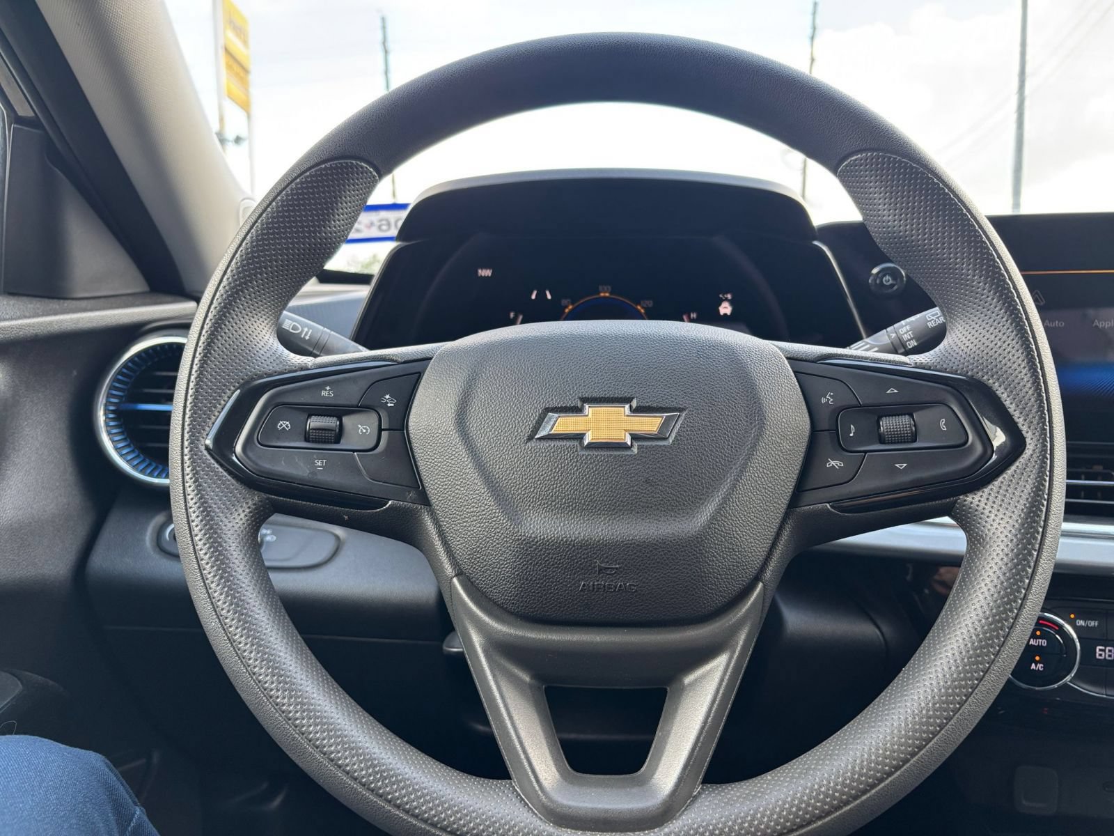 Thumbnail: 2025 Chevrolet Trax - 27