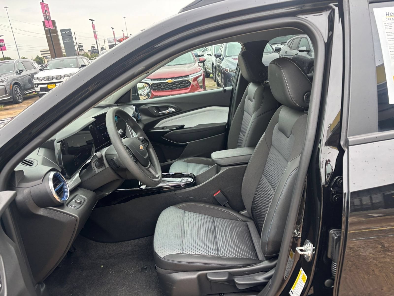 Thumbnail: 2025 Chevrolet Trax - 25