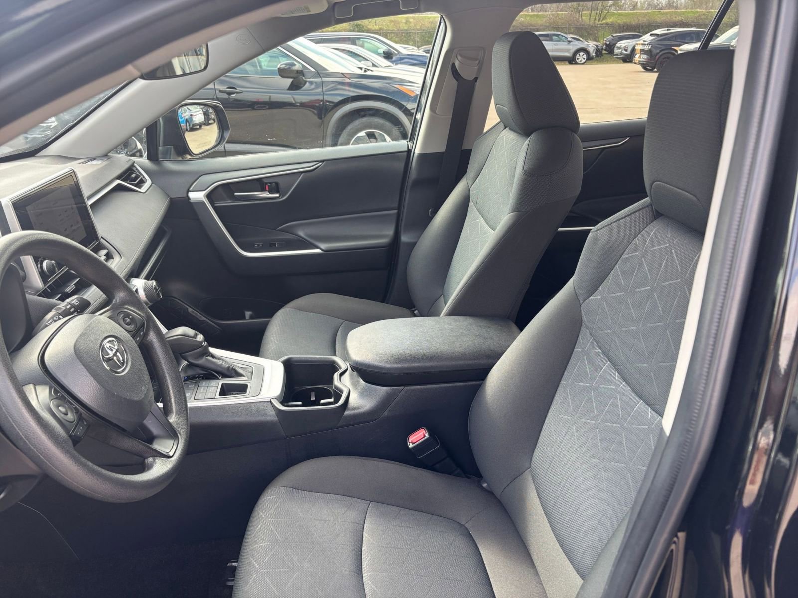 Thumbnail: 2025 Toyota RAV4 - 25