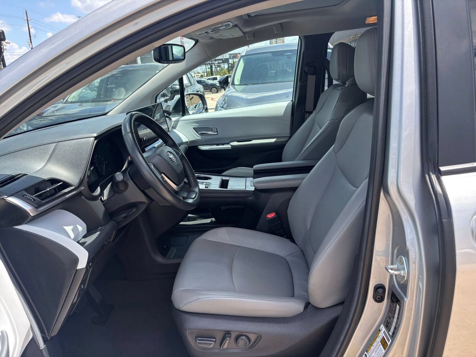 Thumbnail: 2025 Toyota Sienna - 28