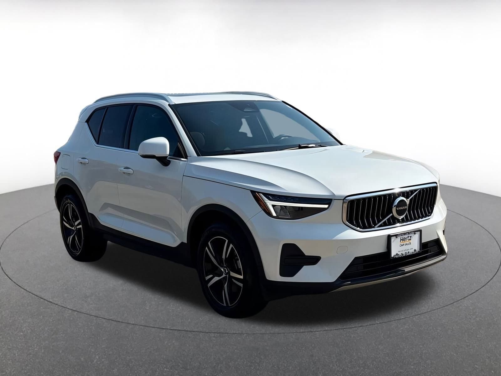 Thumbnail: 2024 Volvo XC40 - 1