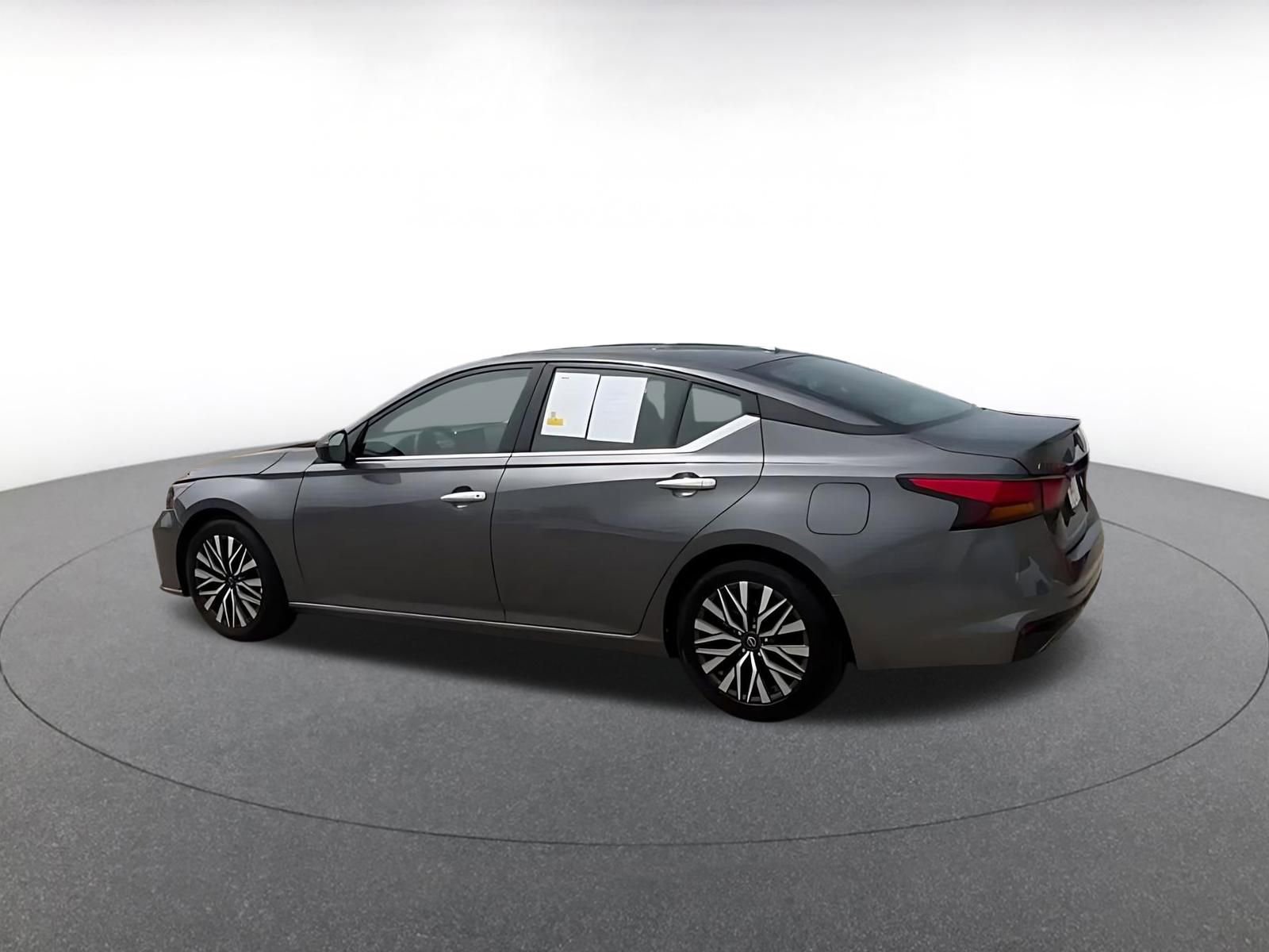 Thumbnail: 2025 Nissan Altima - 9