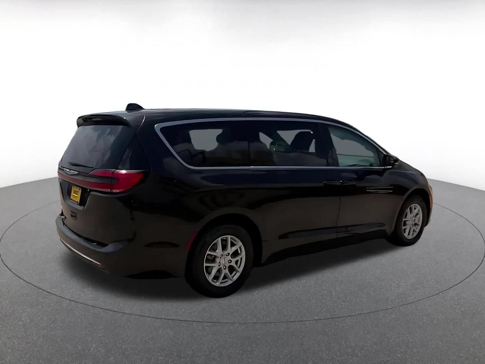 Thumbnail: 2023 Chrysler Pacifica - 12