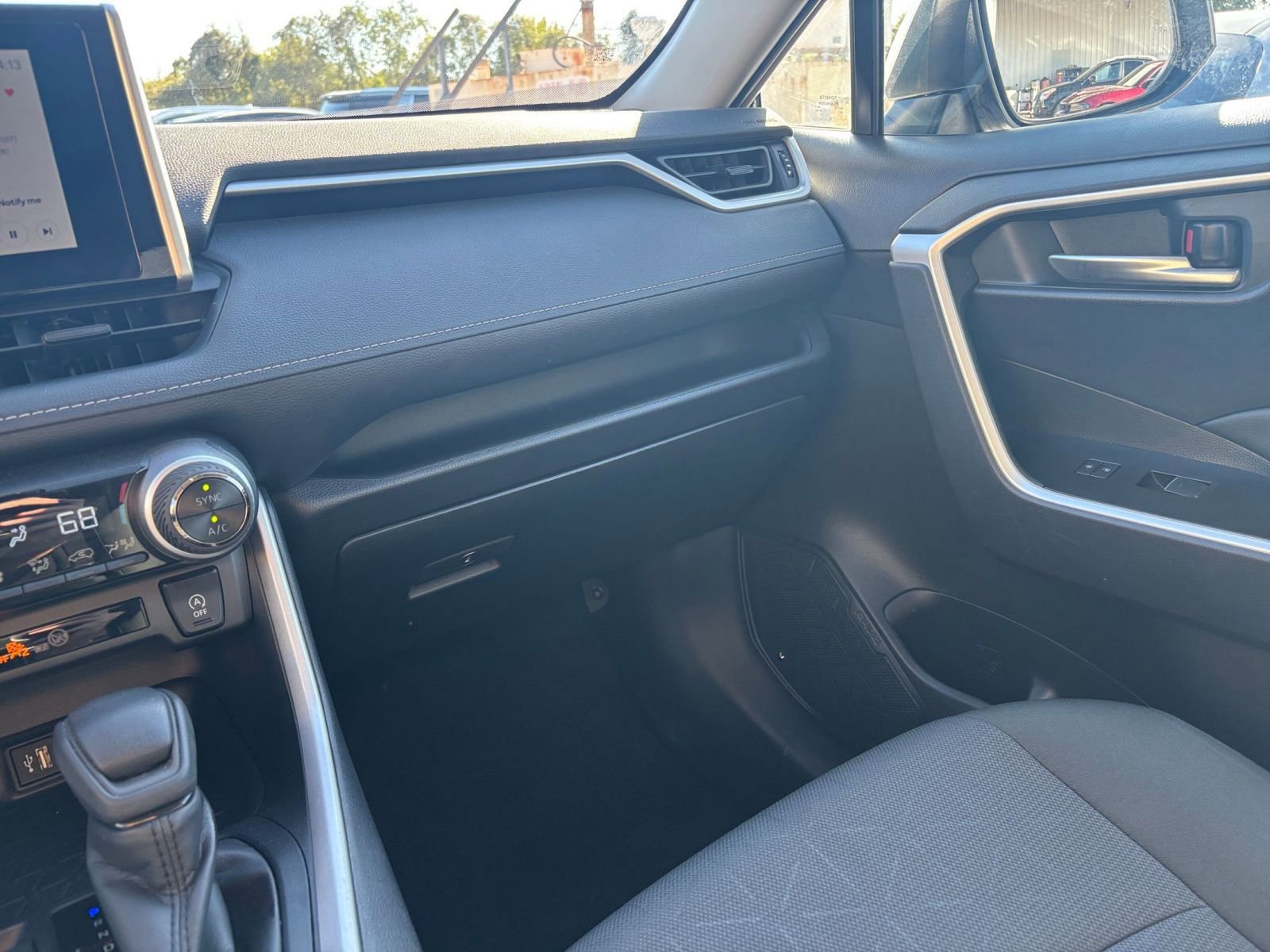 Thumbnail: 2025 Toyota RAV4 - 35