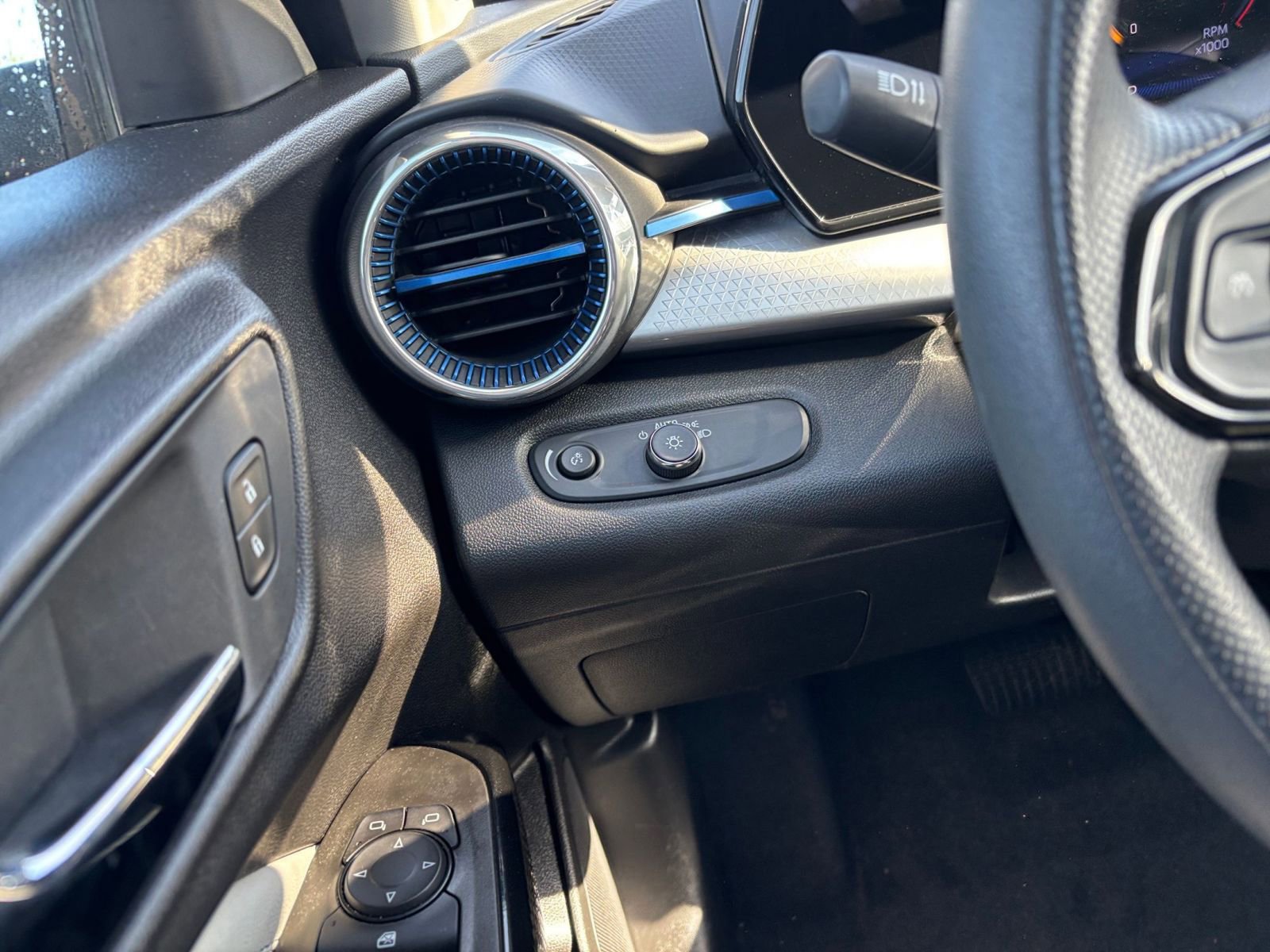 Thumbnail: 2025 Chevrolet Trax - 33