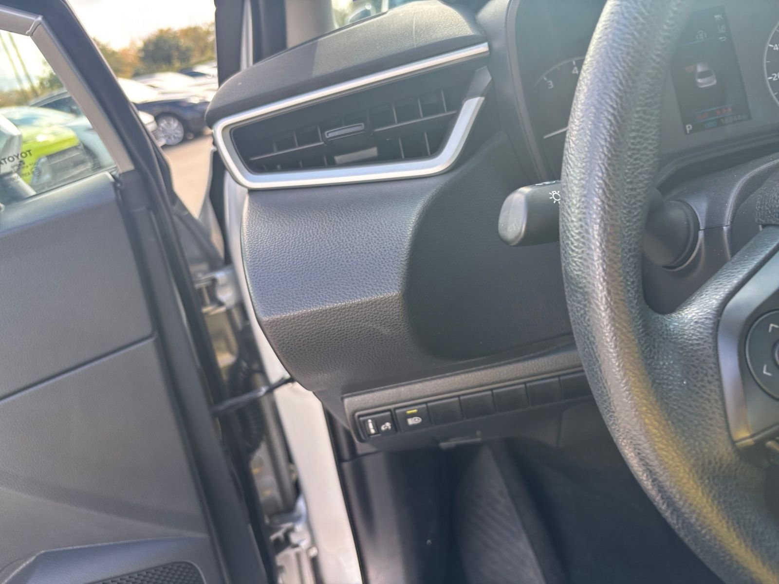 Thumbnail: 2025 Toyota Corolla - 32