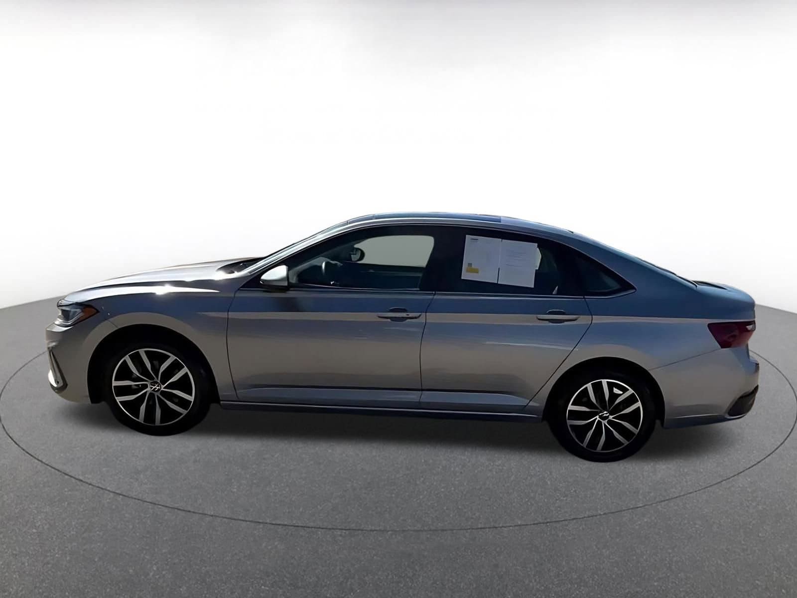 Thumbnail: 2025 Volkswagen Jetta - 9