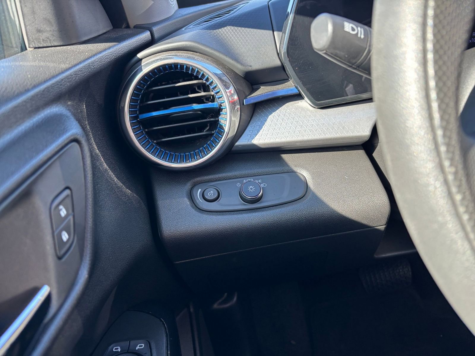 Thumbnail: 2025 Chevrolet Trax - 33