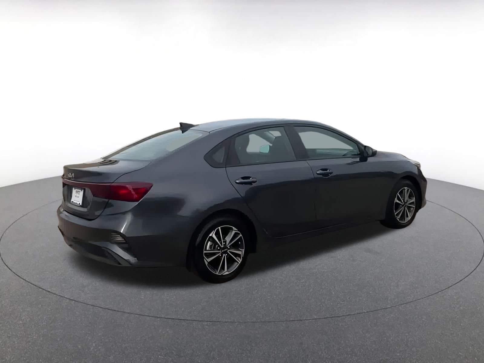 Thumbnail: 2023 Kia Forte - 15
