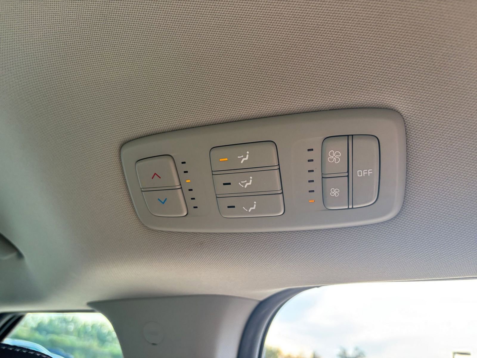 Thumbnail: 2024 Kia Carnival - 25