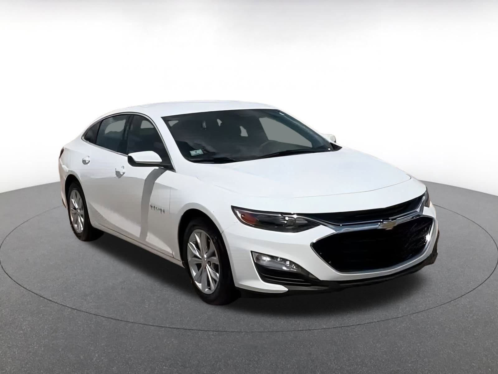 Thumbnail: 2024 Chevrolet Malibu - 3