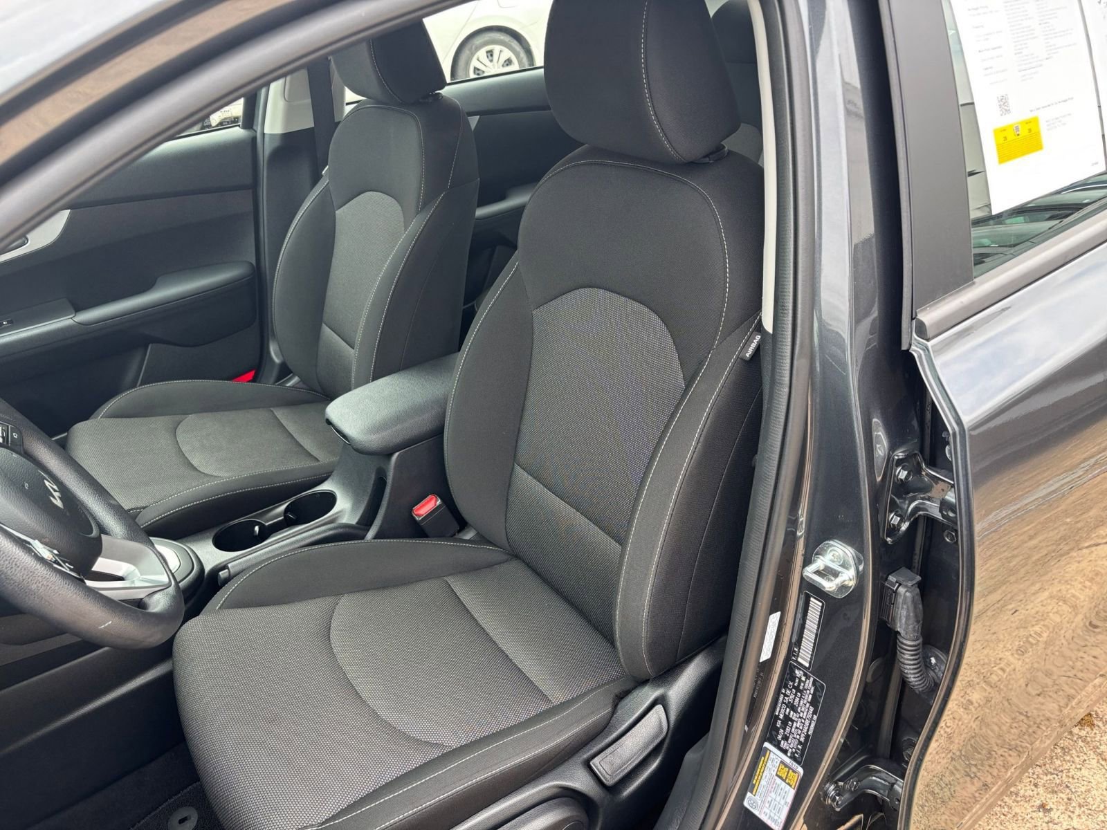 2024 Kia Forte LXS 29