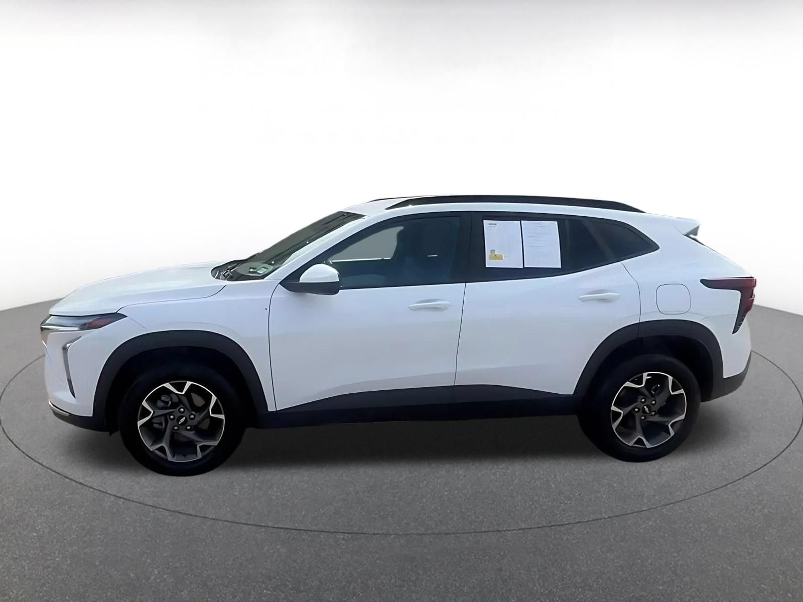 Thumbnail: 2025 Chevrolet Trax - 8