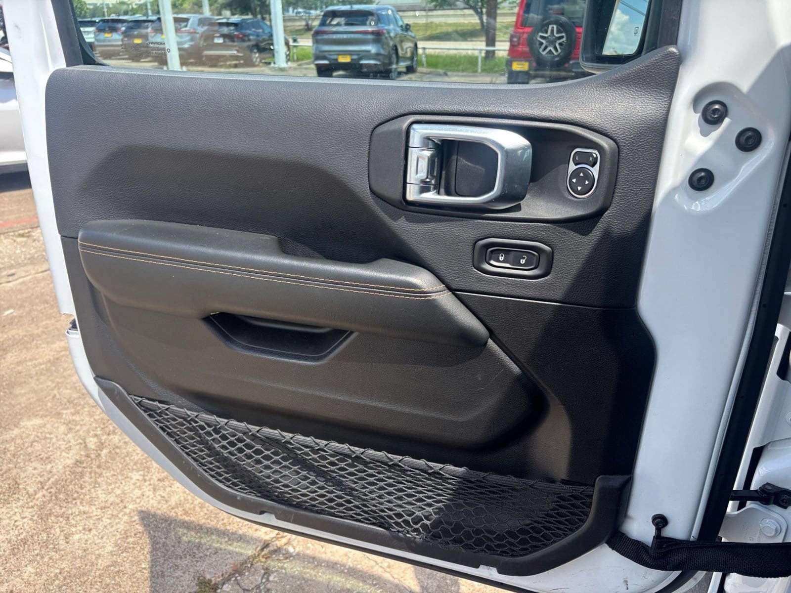 Thumbnail: 2025 Jeep Wrangler - 15