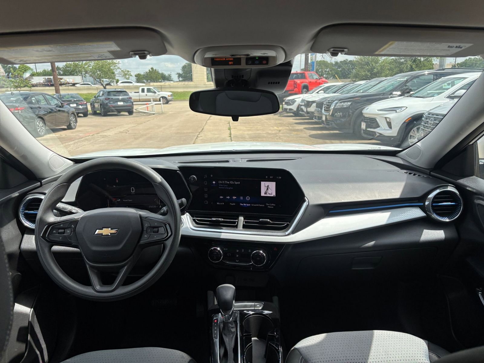 Thumbnail: 2025 Chevrolet Trax - 32