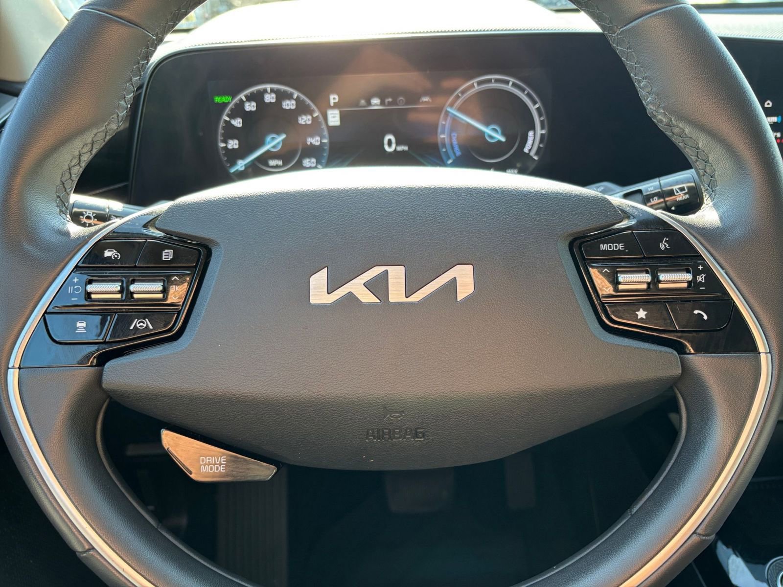 Thumbnail: 2023 Kia Niro - 31