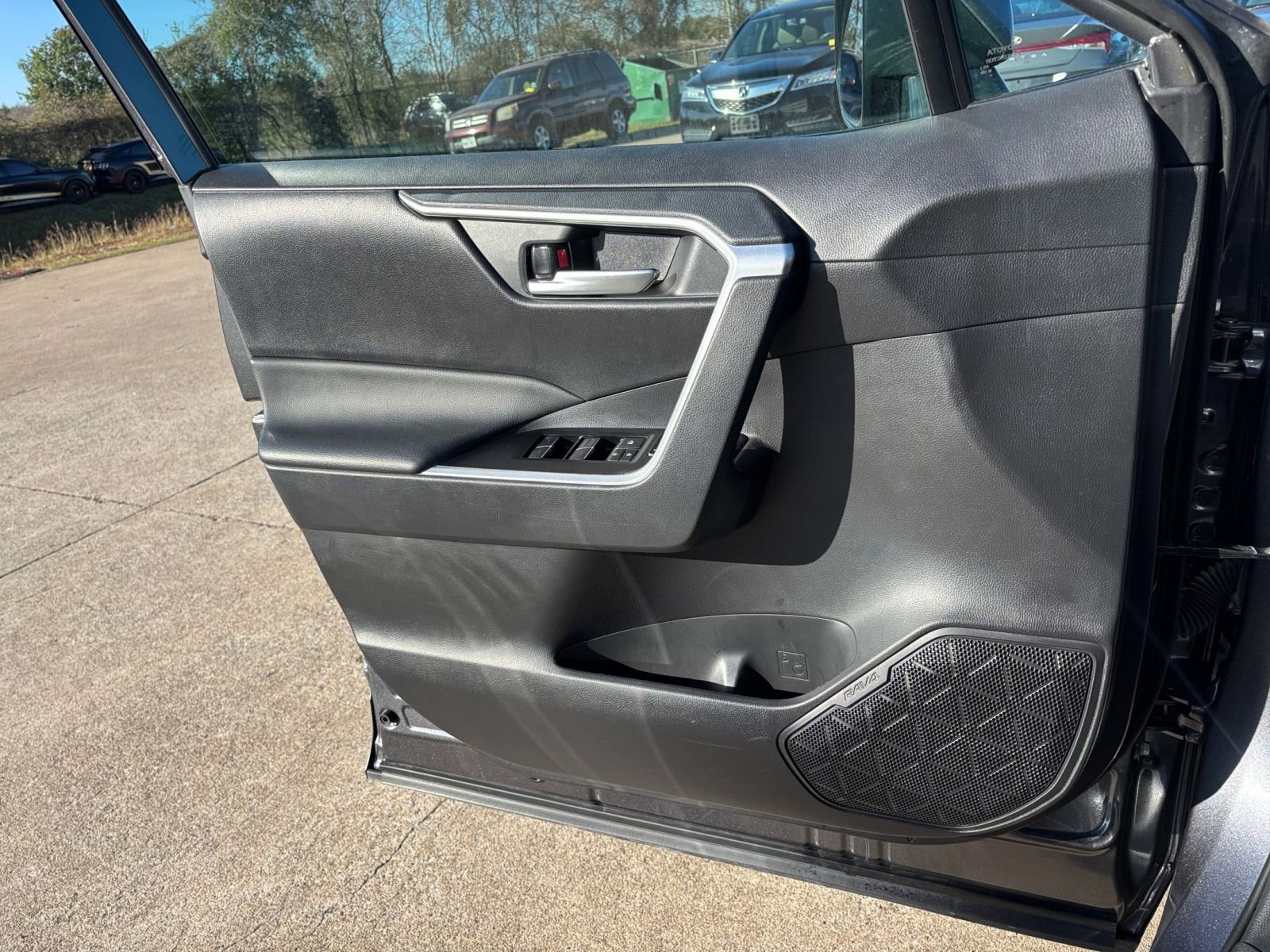 Thumbnail: 2025 Toyota RAV4 - 20