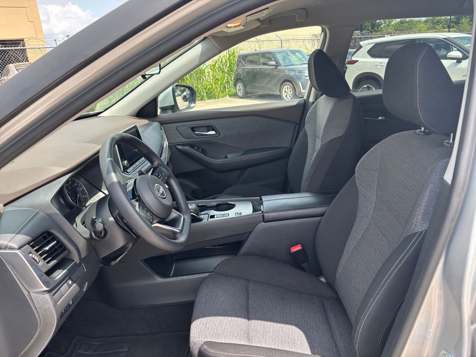2023 Nissan Rogue SV 22