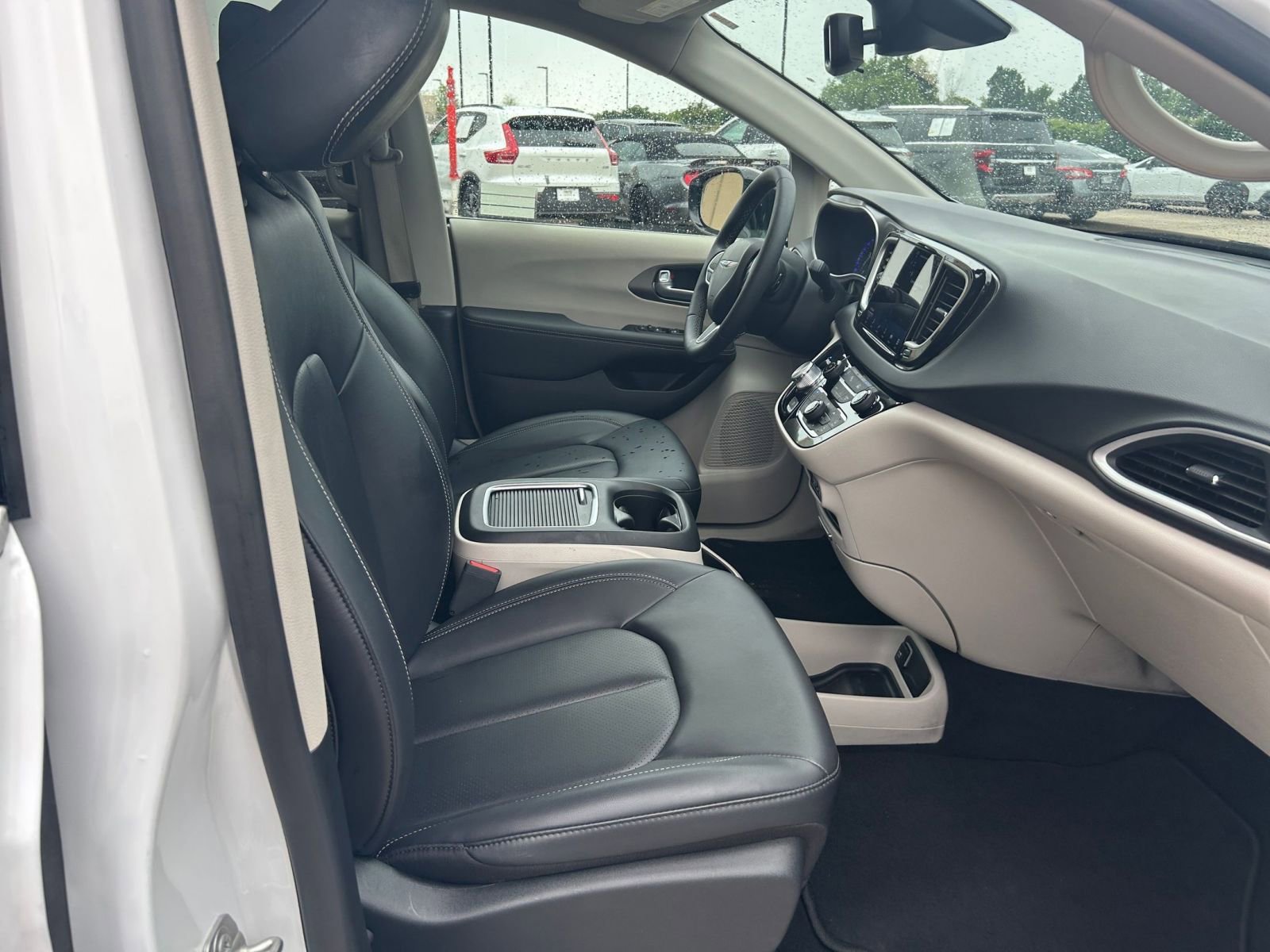 Thumbnail: 2024 Chrysler Pacifica - 30