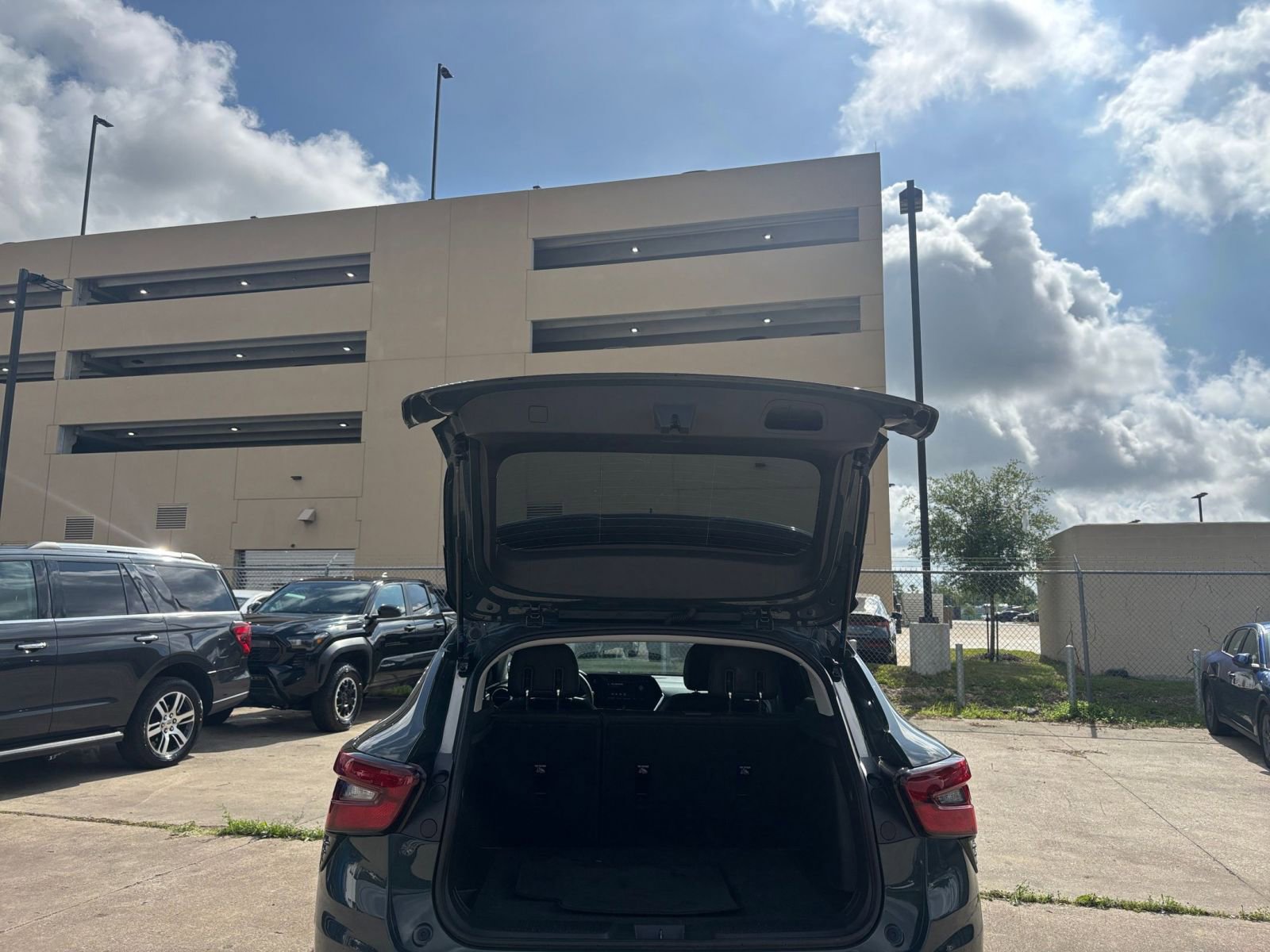 Thumbnail: 2025 Chevrolet Trax - 30