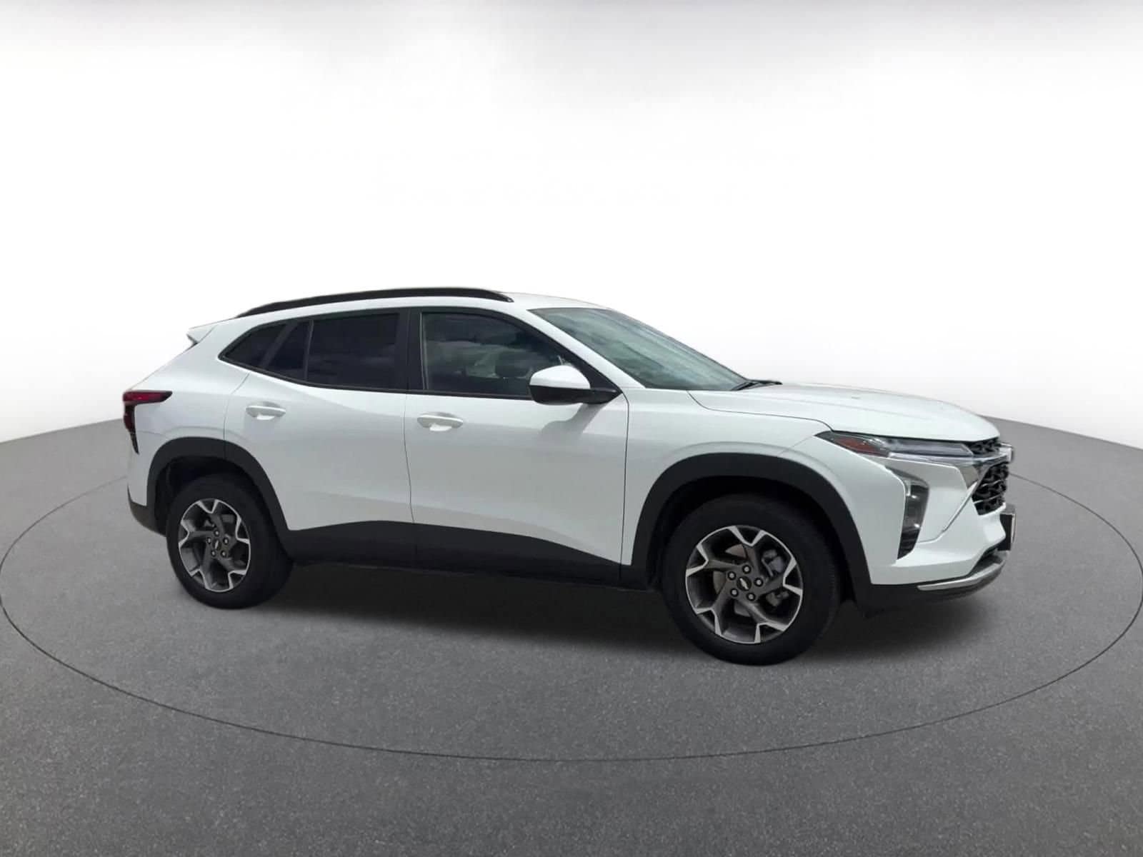 Thumbnail: 2025 Chevrolet Trax - 2