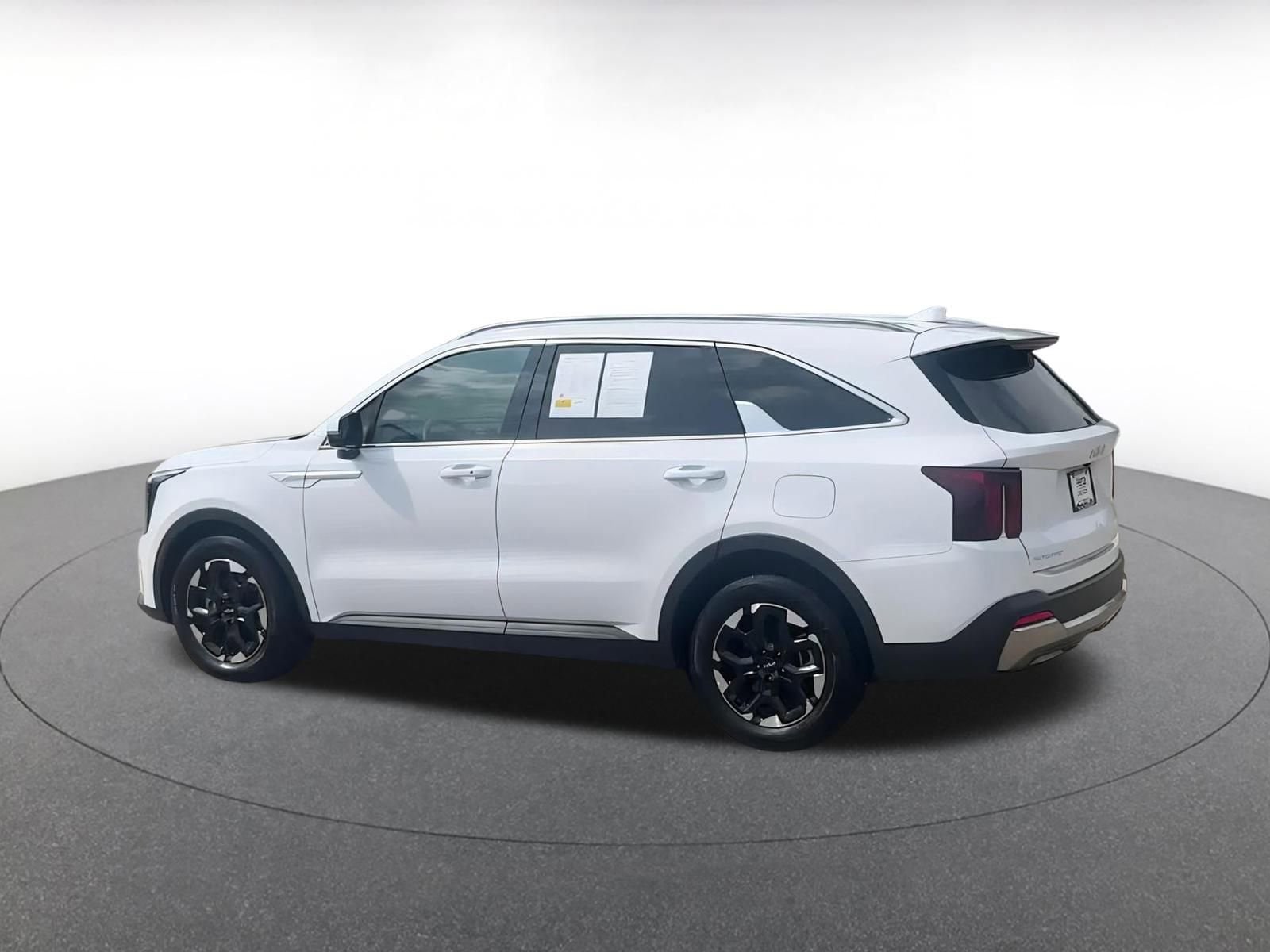 2024 Kia Sorento S 8