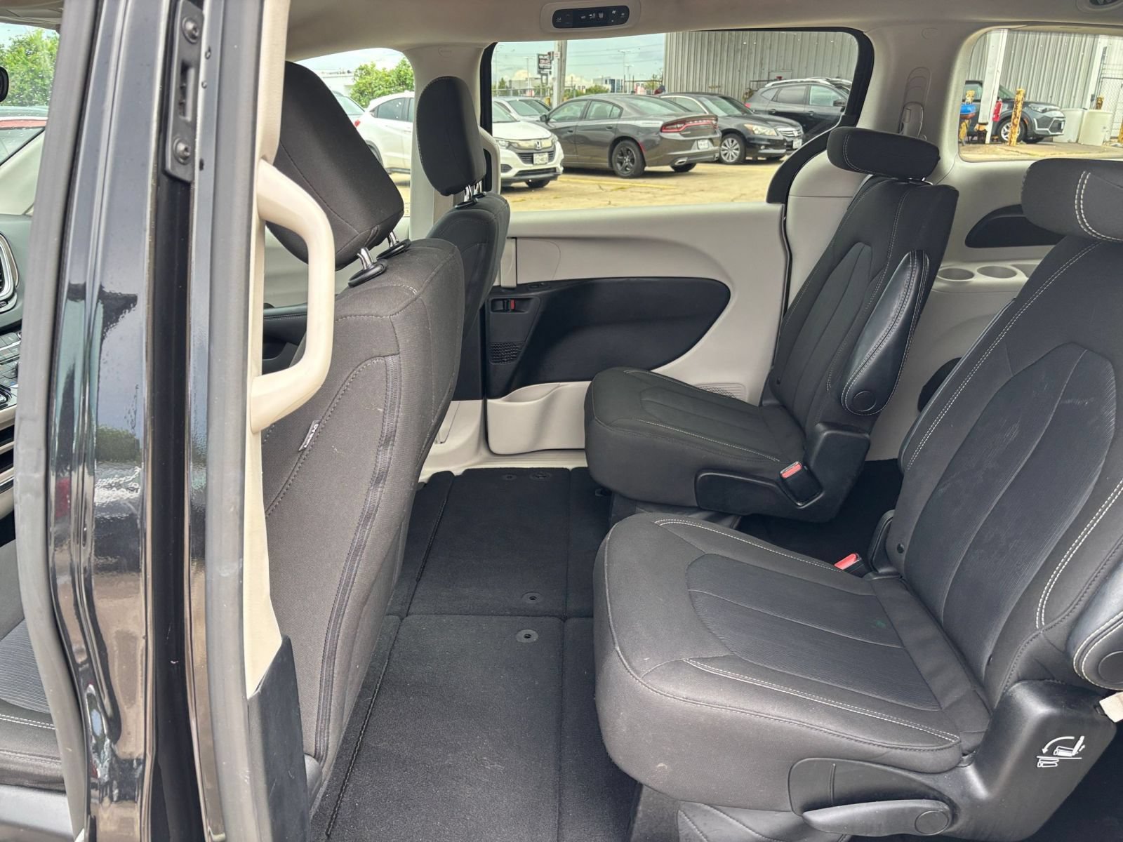Thumbnail: 2023 Chrysler Voyager - 26