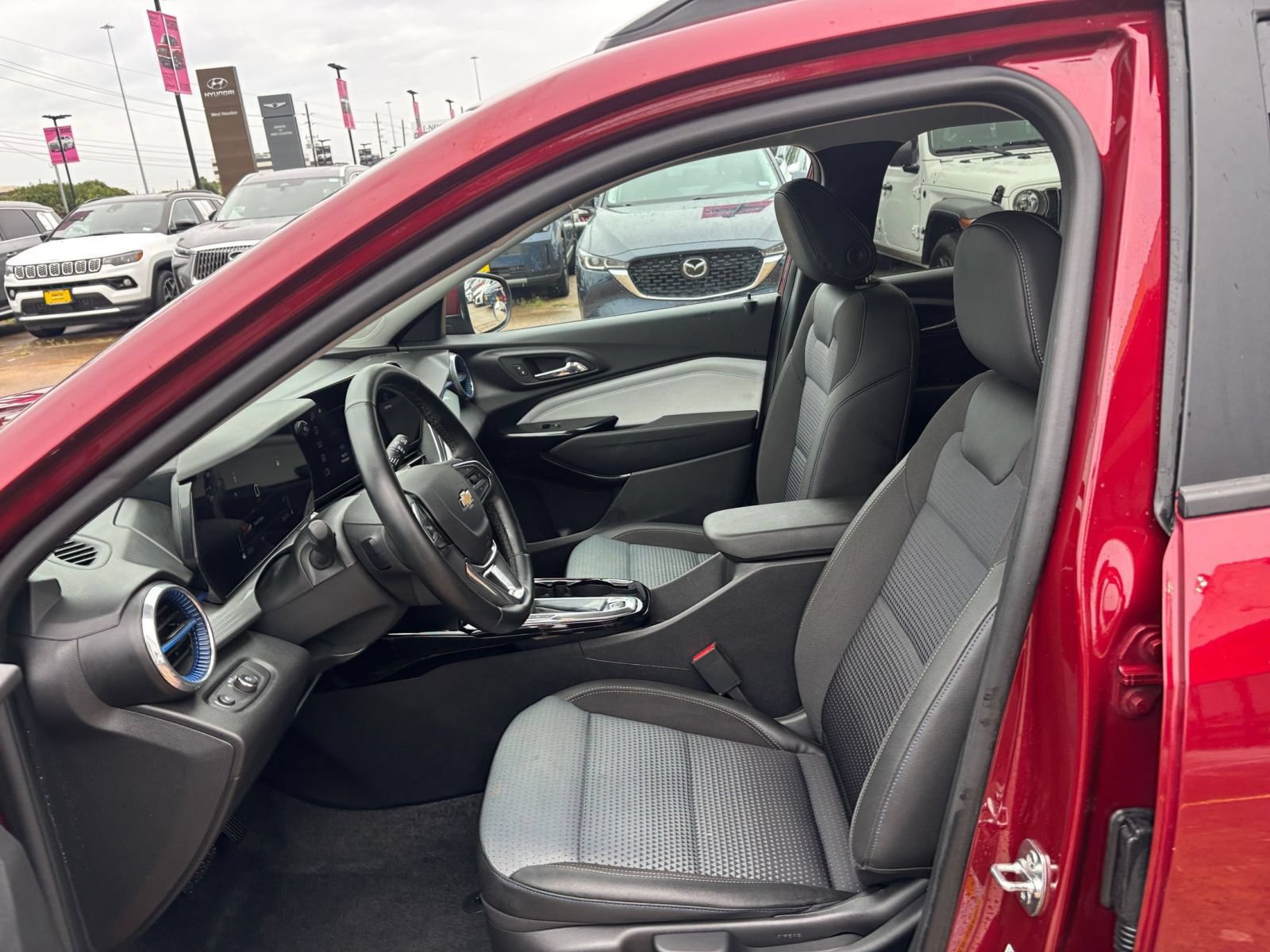 Thumbnail: 2025 Chevrolet Trax - 25
