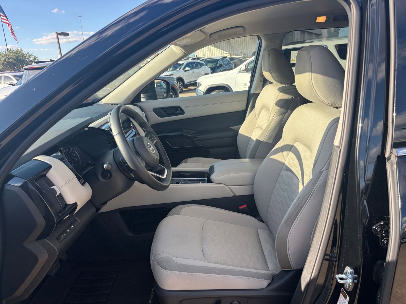 Thumbnail: 2025 Nissan Pathfinder - 27