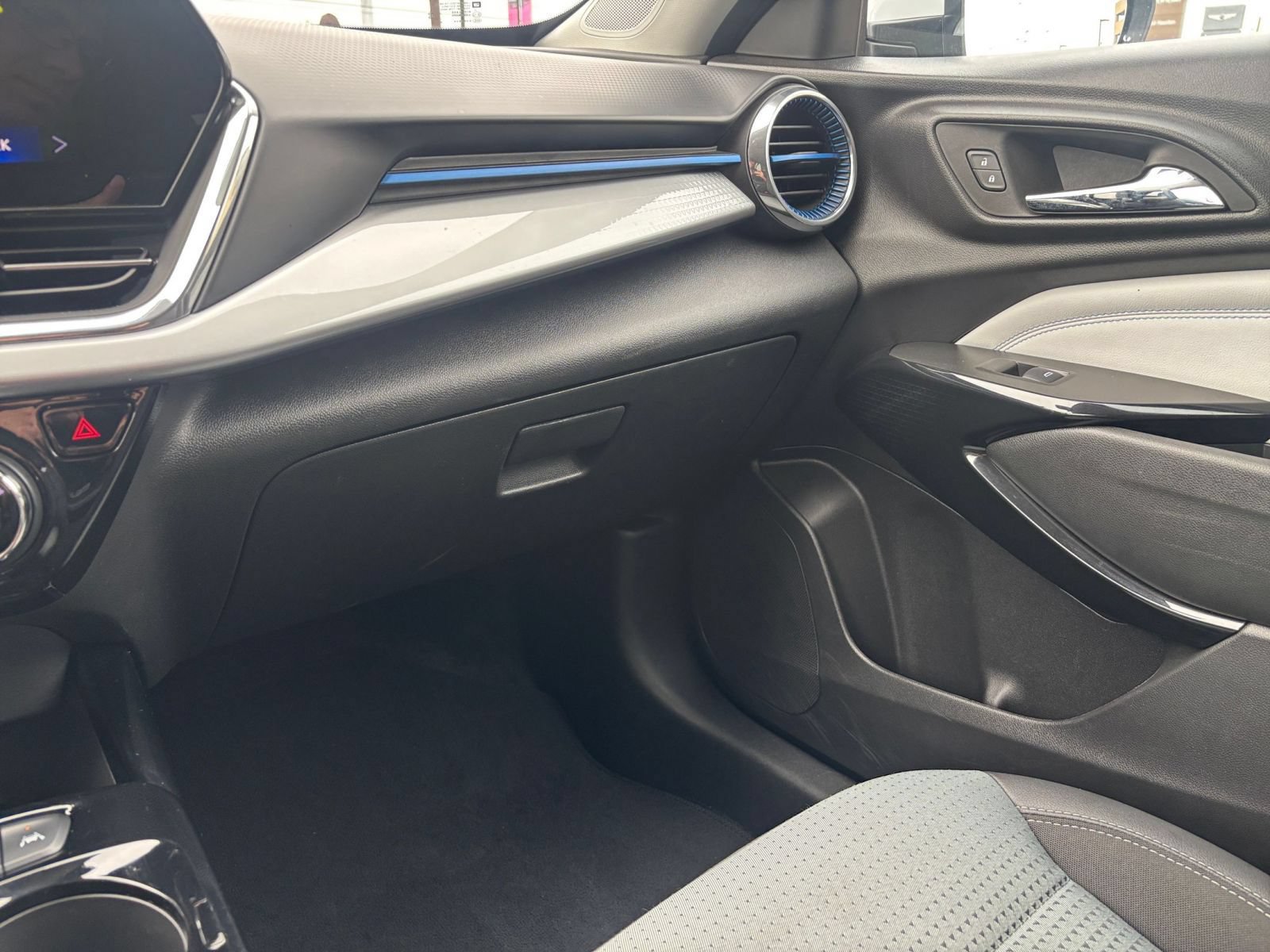 Thumbnail: 2025 Chevrolet Trax - 33