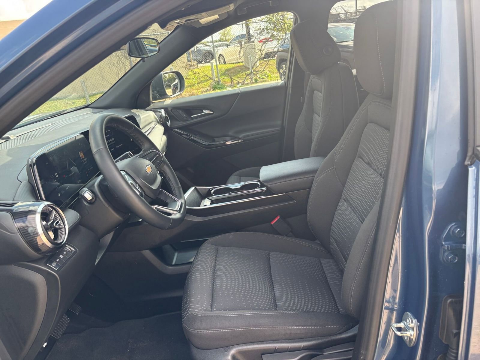 Thumbnail: 2025 Chevrolet Equinox - 25