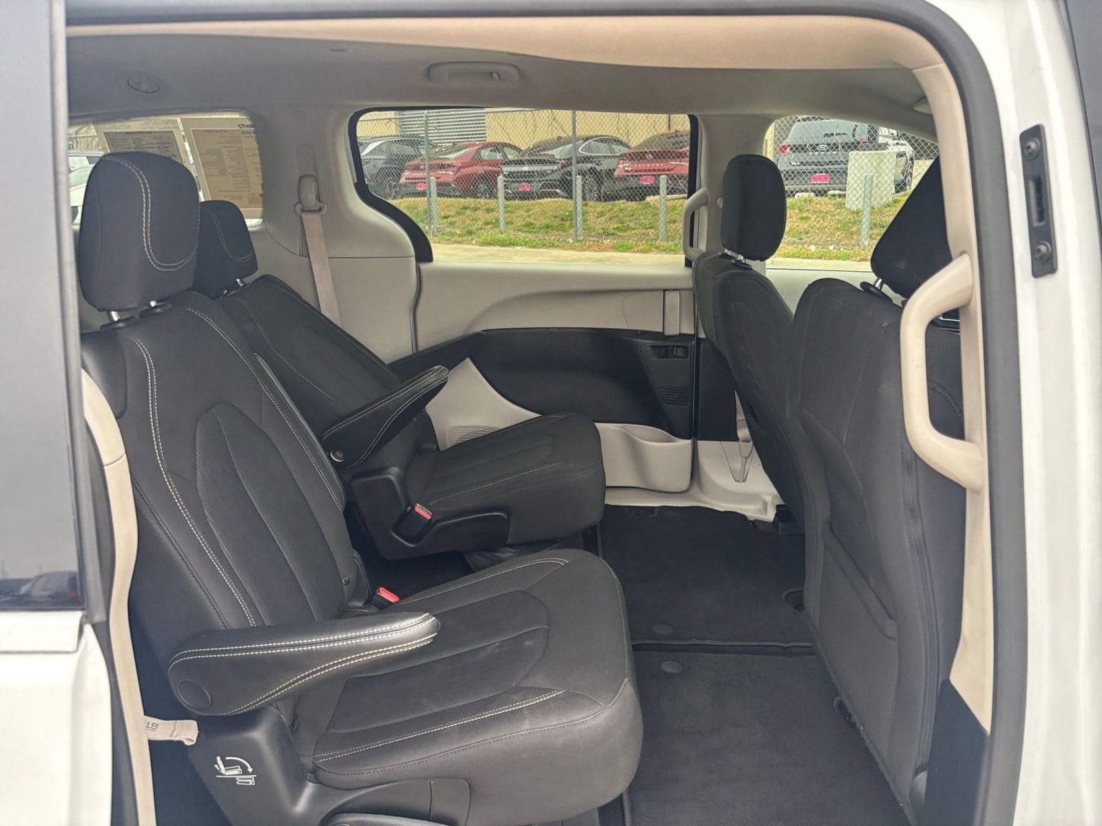 Thumbnail: 2023 Chrysler Voyager - 28