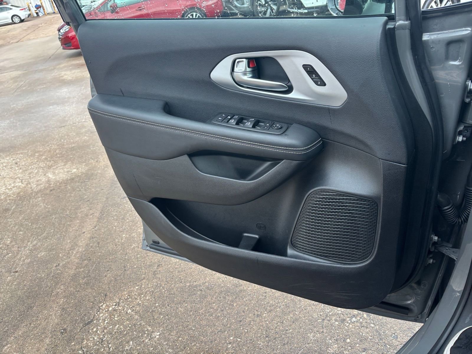 Thumbnail: 2025 Chrysler Pacifica - 18