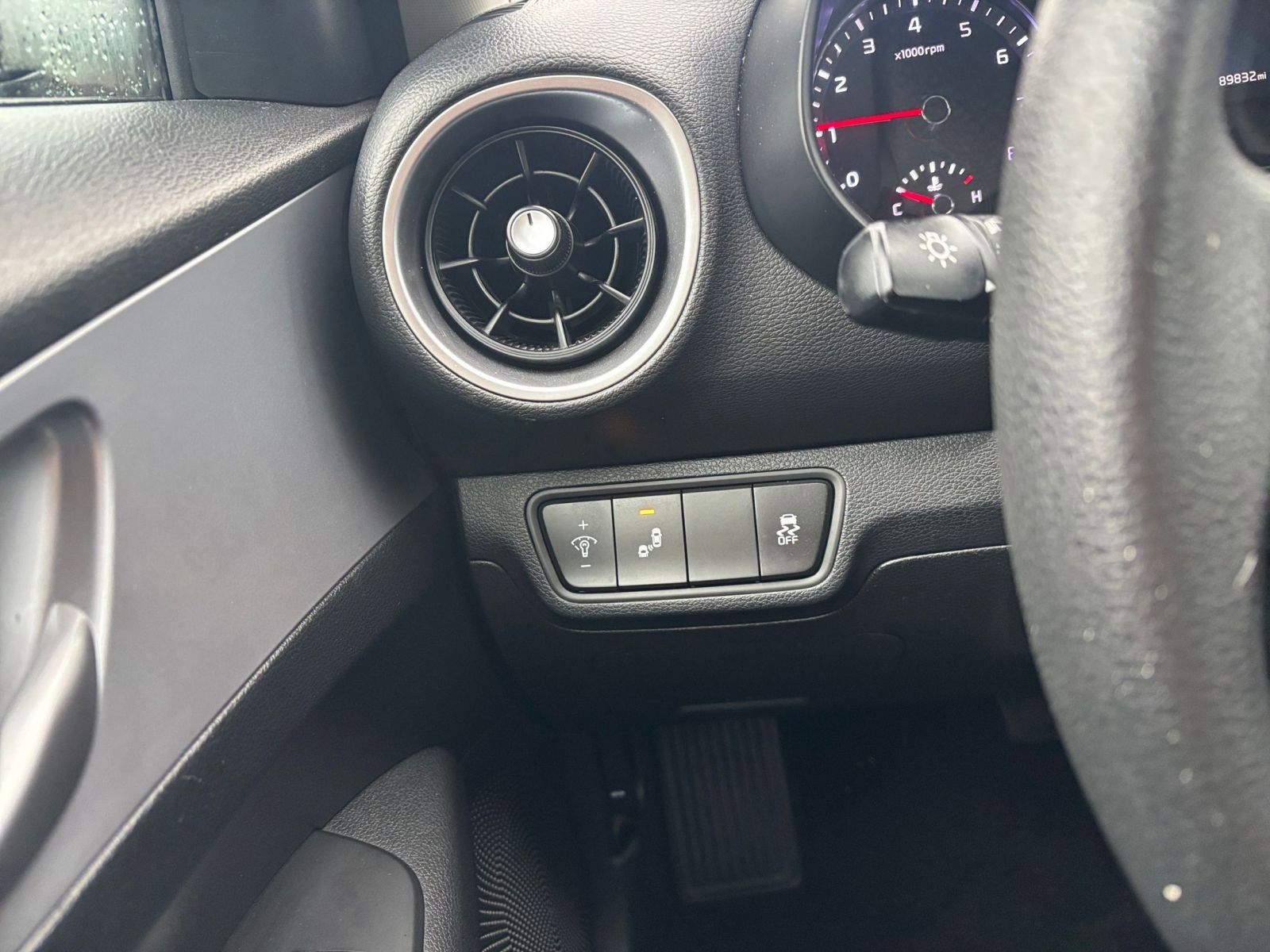 Thumbnail: 2023 Kia Forte - 32