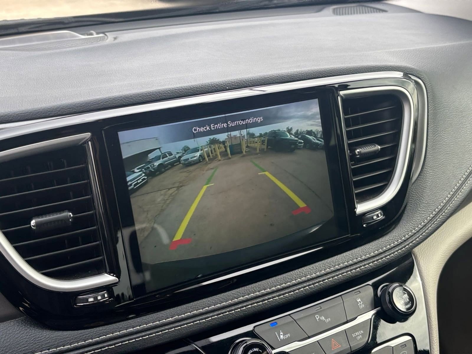 Thumbnail: 2023 Chrysler Pacifica - 18