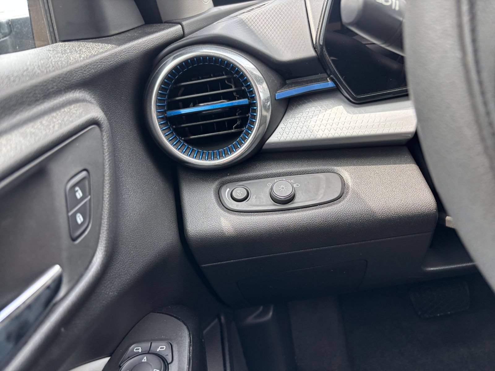 Thumbnail: 2025 Chevrolet Trax - 33