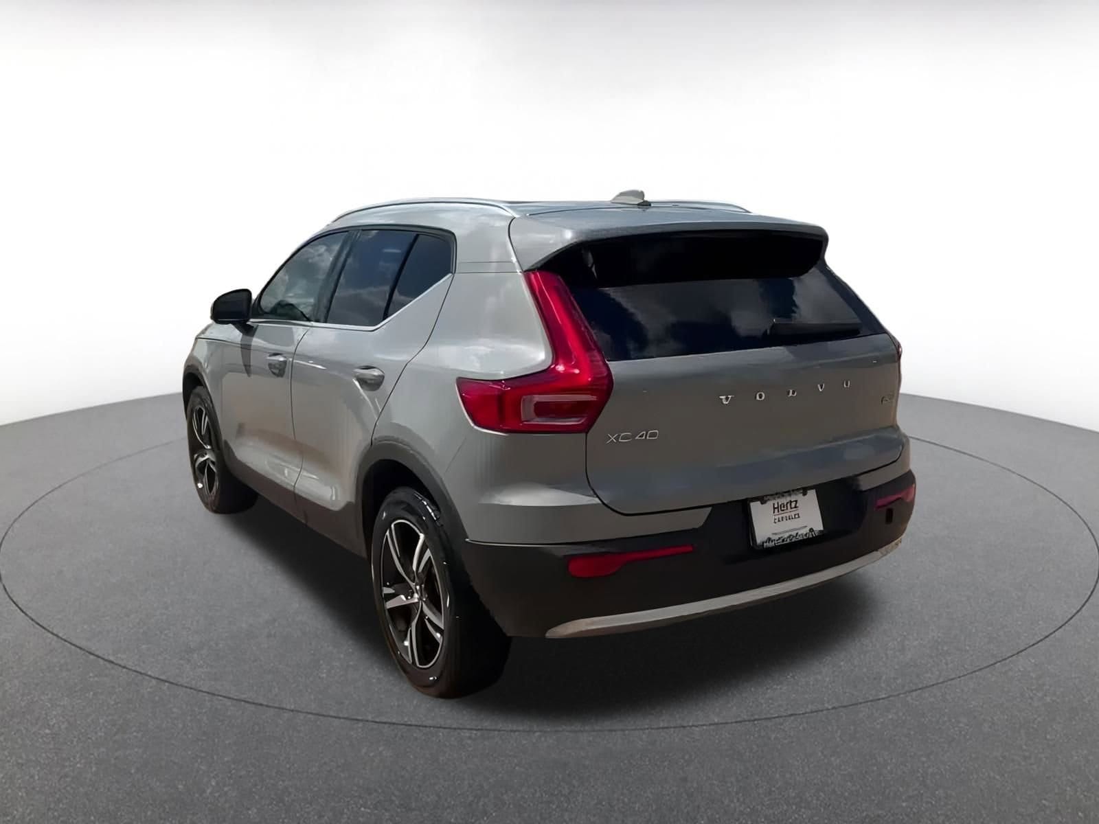 Thumbnail: 2024 Volvo XC40 - 10