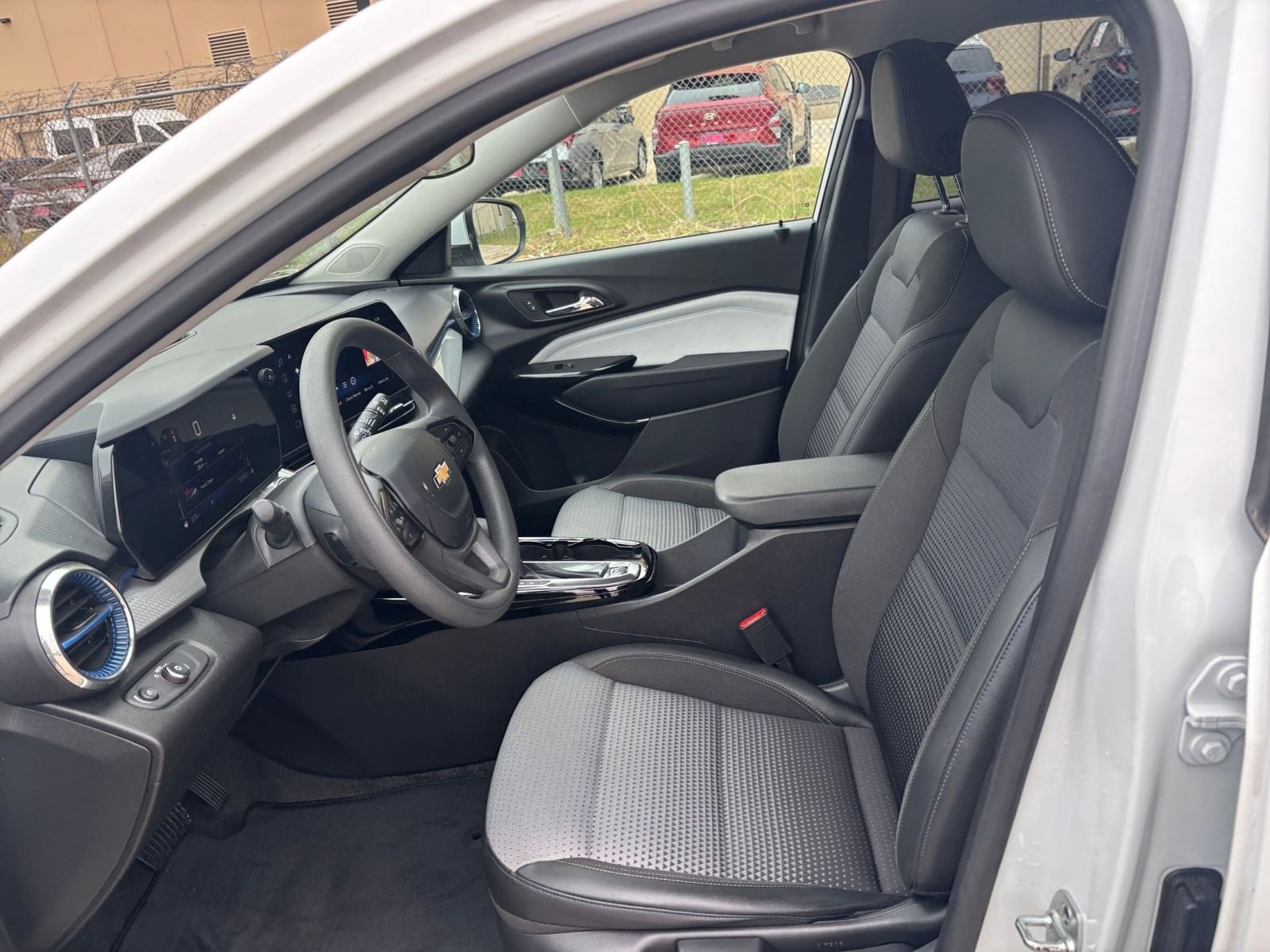 Thumbnail: 2025 Chevrolet Trax - 24