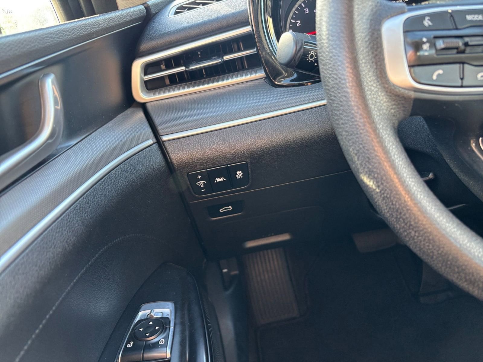 Thumbnail: 2023 Kia K5 - 32