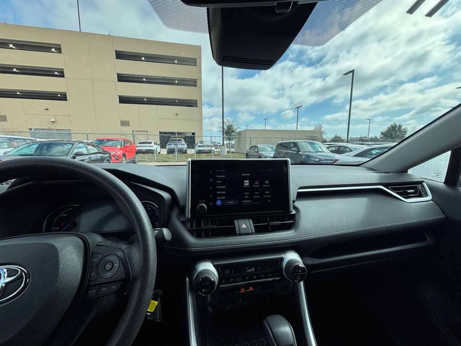 Thumbnail: 2025 Toyota RAV4 - 31