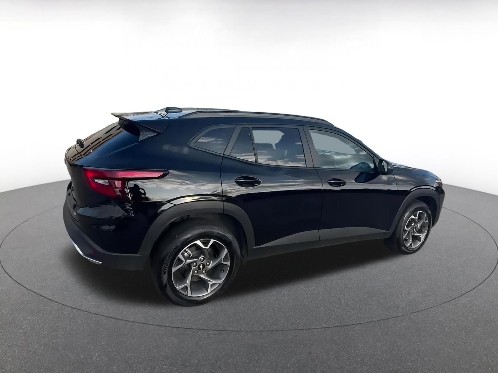 Thumbnail: 2025 Chevrolet Trax - 12