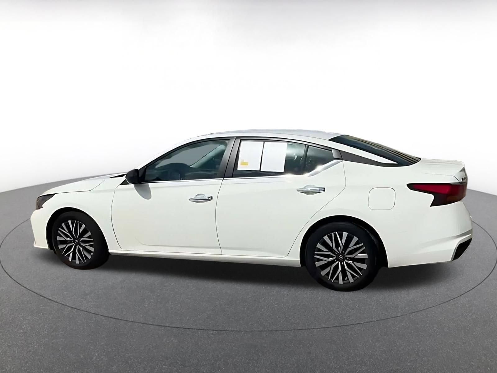 Thumbnail: 2025 Nissan Altima - 8